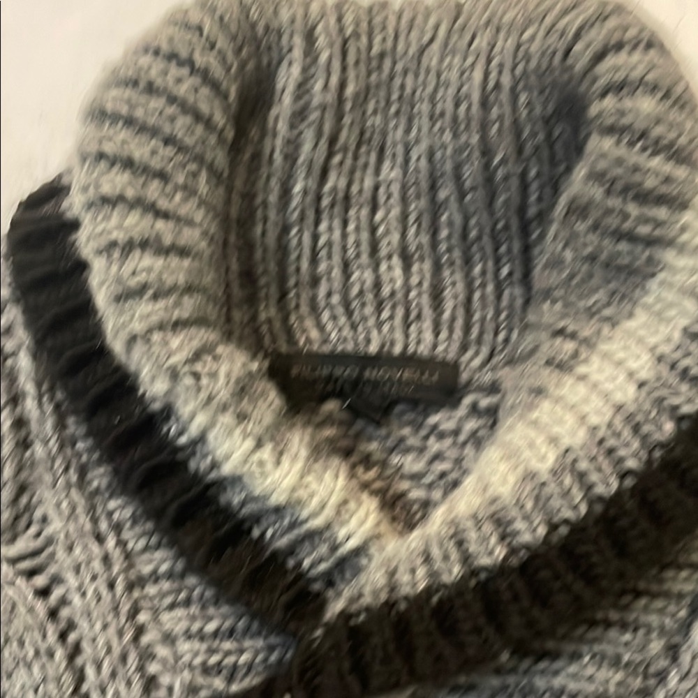 Chunky Gray Turtleneck Sweater with Ribbed Knit